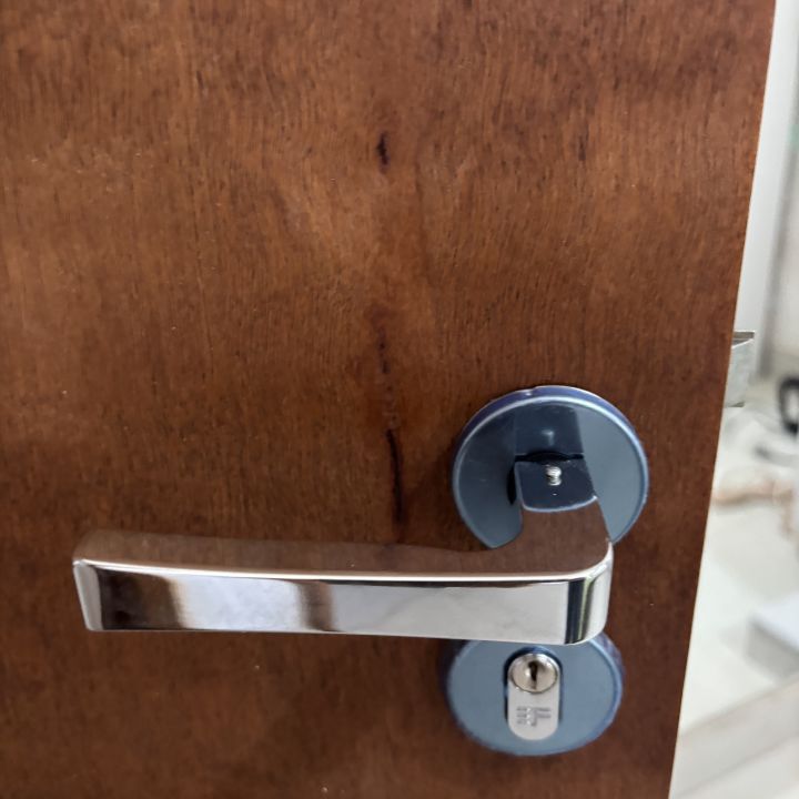 Instalador de porta e fechadura digital em goiania e região metropolitana